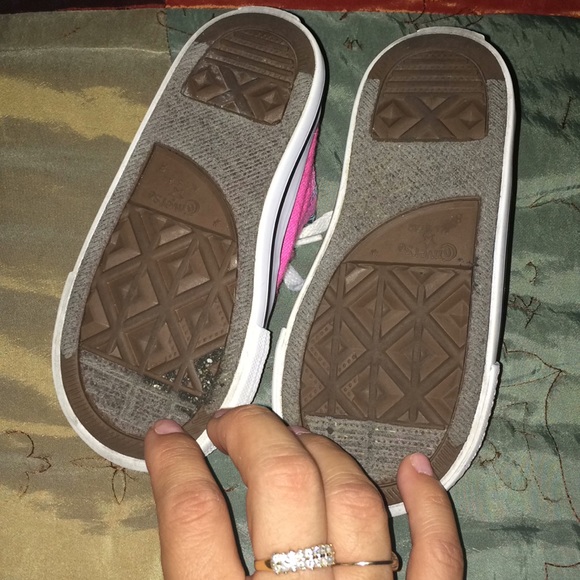 Beautiful converse. - Picture 2 of 5